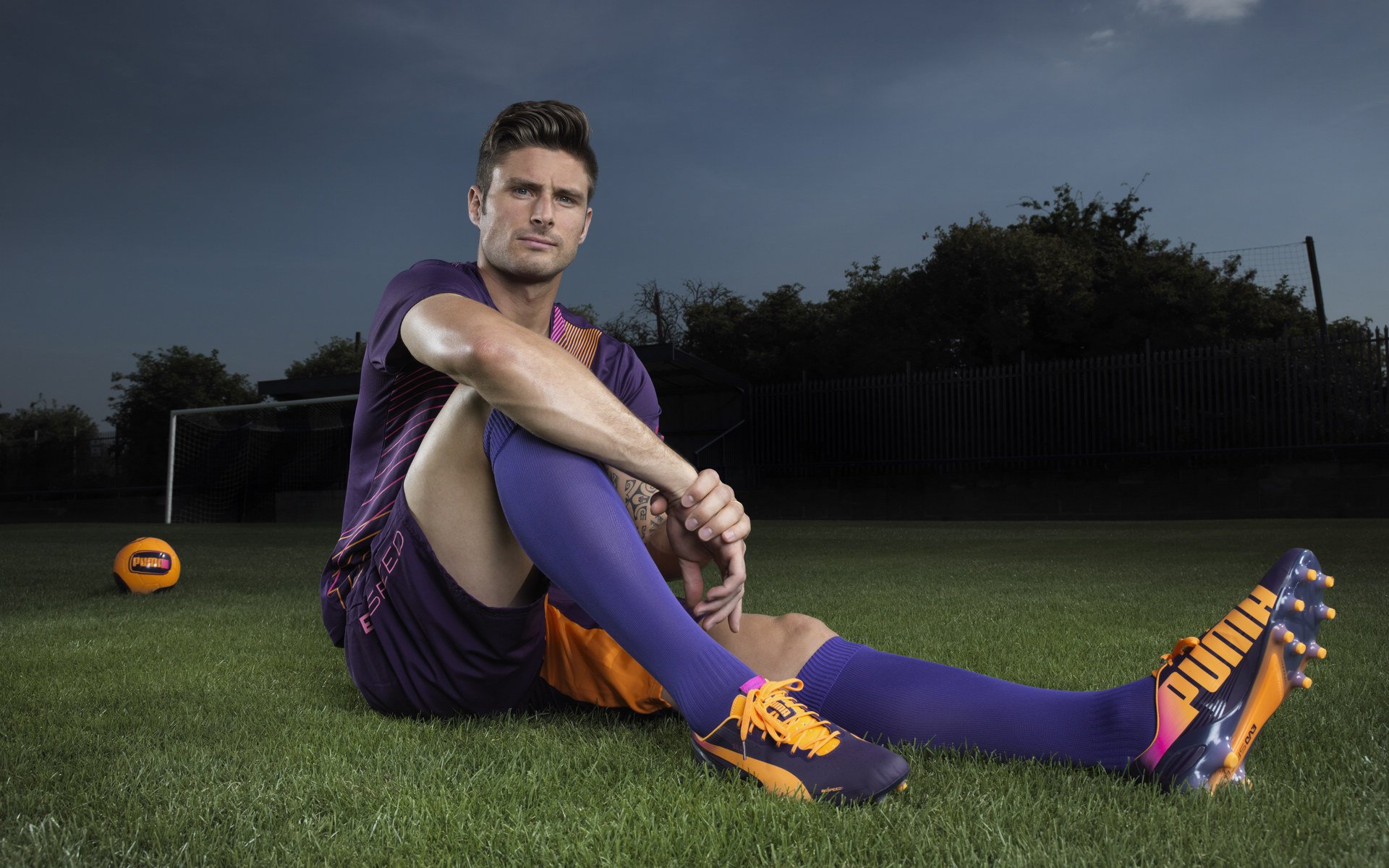 开云体育中国官方网站-英超英豪纷争：斗志高昂点燃赛场，英豪超跑俱乐部百科